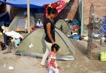 Violencia y embarazos no deseados amenazan a víctimas de inundaciones en Perú