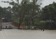 Bluefields: Conductor ve la muerte de cerquita tras cruzar río desbordado