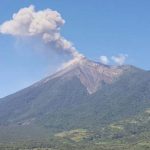 Volcán de Fuego registra explosiones y lanza ceniza a 4.500 metros de altura