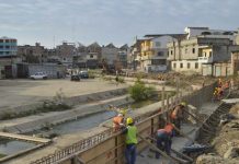 Perú pide a Ecuador paralizar construcción de muro en canal fronterizo