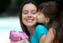 Madres costarricenses celebran su día más trabajadoras y tecnológicas