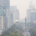 Exceso de vehículos y calor, principal causa de contaminación en México