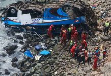 Sobreviviente de tragedia en Perú saltó segundos antes de caída de autobús