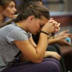 Familiares de submarinistas se niegan a duelo y suplican seguir con rescate