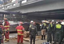 Perú: Bus choca contra puente peatonal y deja 28 heridos