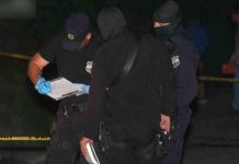 El Salvador: Supuestos policías sacan a la fuerza a hombre y lo matan