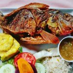 Video insólito: Pescado refrito «sobrevive» y sorprende a clientes