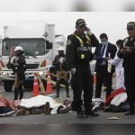 Perú: Choque entre furgoneta y camión deja cinco muertos y 16 heridos