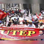 Miles de maestros continúan en huelga en ocho regiones de Perú