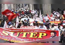 Miles de maestros continúan en huelga en ocho regiones de Perú