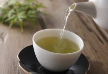 Añadir leche al té… ¿una mala opción?