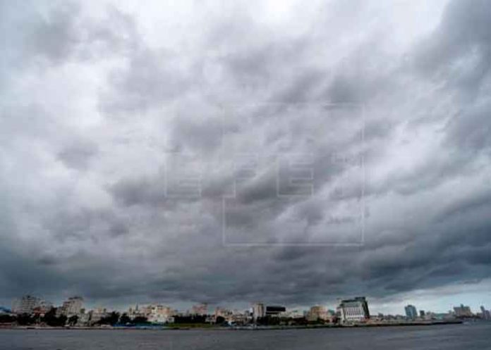 Tormenta bermudas, tormenta, atlantico, baja presion, centro nacional de huracanes,