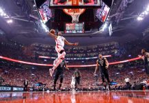 Raptors arrollan a Bucks y están a un paso de avanzar