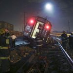Se eleva a 49 cifra de muertos por colisión de trenes en Egipto