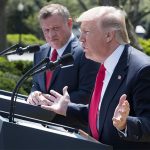 Trump sugiere una línea más dura ante Siria