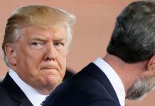 Mitad de los estadounidenses quiere que se destituya a Trump