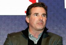 Director de Under Armour responde a críticas por elogiar a Trump