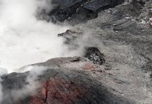 Volcán Poás de Costa Rica lanza bloques de piedra a 700 metros