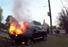 EE.UU.: Policías sacan a hombre inconsciente de un vehículo en llamas estados unidos, policias, sacar, hombre, carro, llamas, videos, redes sociales, hombre,