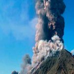 Volcán italiano de la isla Estrómboli expulsa rocas italia, volvan, isla estromboli, expulsion, rocas,