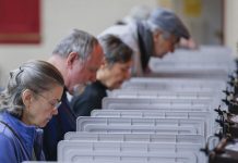 Estadounidenses votan en referéndums sobre diversos temas