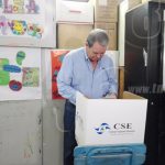 Managua: Exvicepresidente Omar Halleslevens ejerce su derecho al voto