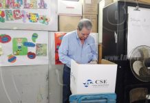Managua: Exvicepresidente Omar Halleslevens ejerce su derecho al voto