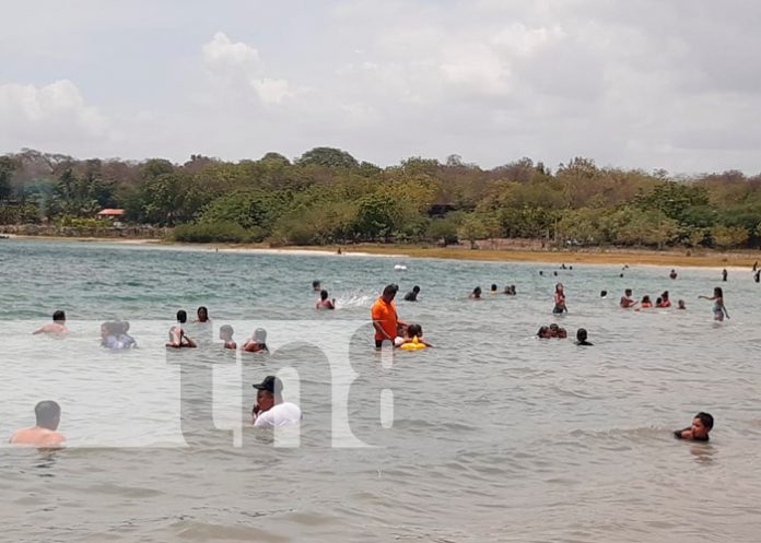 Xiloá, laguna, familias, Managua, Nicaragua,