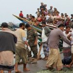 Mueren 31 migrantes en un bote atacado en aguas de Yemen