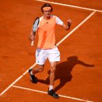 Zverev vence a Djokovic y se corona en Italia