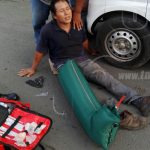 Managua: Conductor de un microbús impacta a trabajador de la Alcaldía