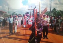 Exposición fotográfica sacra en el Palacio De La Cultura
