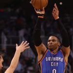 Westbrook se asegura la media, el Thunder pierde ante Suns