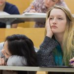 Por qué te duermes cuando estás aburrido, según la ciencia