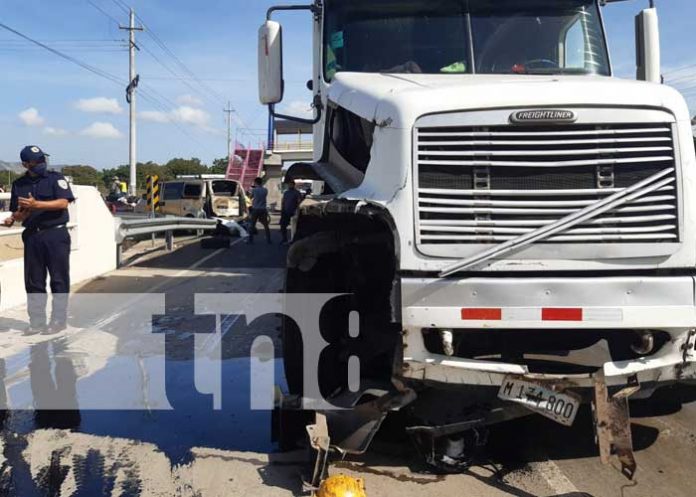 nicaragua, accidente, carretera nueva a leon, furgon, cauce,