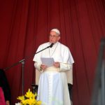 El papa «eclipsa tristeza» de fieles en un estadio de El Cairo