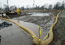 Rescatan a residentes tras aludes de lodo en California