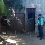 Allanan par de viviendas en el Isaías Gómez por drogas