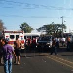 Encontronazo entre bus y microbús deja varios lesionados