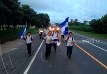 Estudiantes y militares recorren con la antorcha de la Paz y la Libertad los municipios de Chinandega
