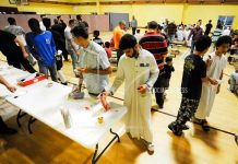 Mezquitas de Houston acogen a evacuados en fiesta musulmana