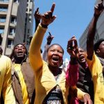 Parlamento sudafricano elimina el apartheid o segregación racial