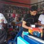 Arrasan con tienda de celulares en Nueva Guinea