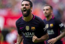 Un jugador del Barcelona le pegó a un periodista en un avión