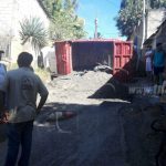 Managua: Obrero lesionado al quedar soterrado por vuelco de camión