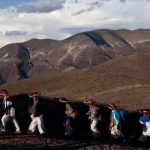 Prohíben escalar la roca gigante Uluru en Australia