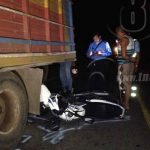 Motociclista fallece al estrellarse contra un camión mal estacionado en la carretera Chinandega- Somotillo