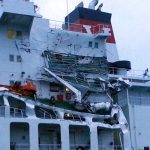 Dos enormes barcos chocan entre Francia y Gran Bretaña