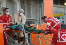 Desembarcan en Sicilia 946 inmigrantes y bebé nacido en el barco de rescate