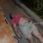 Señor es rescatado después de caer en un barranco